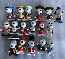 17 McDonald's Happy Meal