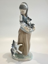Lladro - FOLLOWING HER CATS -