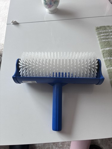 Spiked roller self - spiked, self-levelling