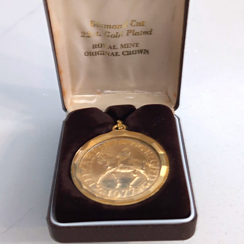 Royal mint 1977 crown - mint, diamond