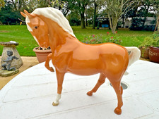 BESWICK HORSE HEAD TUCKED LEG