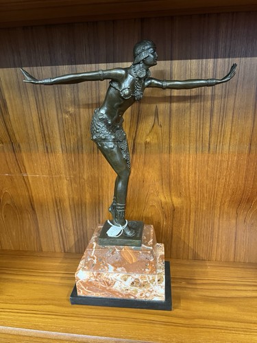 Bronze lady marble - bronze, base