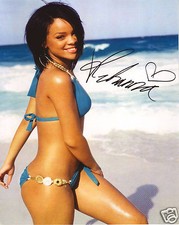 RIHANNA AUTOGRAPH SIGNED PP