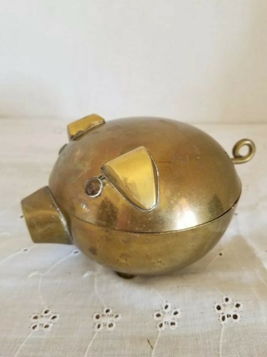 Round brass pig trinket box - brass,