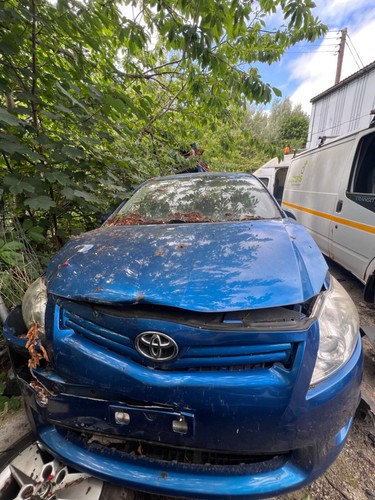 2011 toyota auris - toyota,