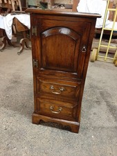 Lovely Vintage Solid Oak Cabinet In Excellent Condition 