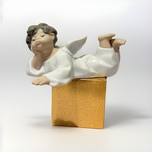 Lladro 4541 reclining cherub - 4541,