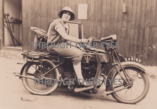 Original photo postcard lady - photo,