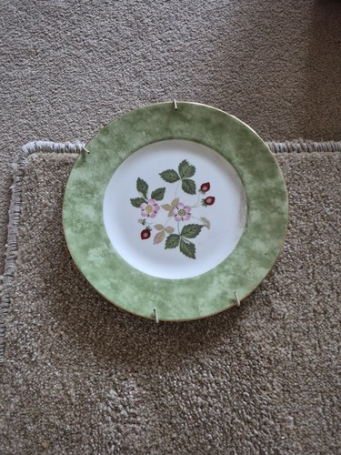 Wedgwood wild strawberry - strawberry, plate