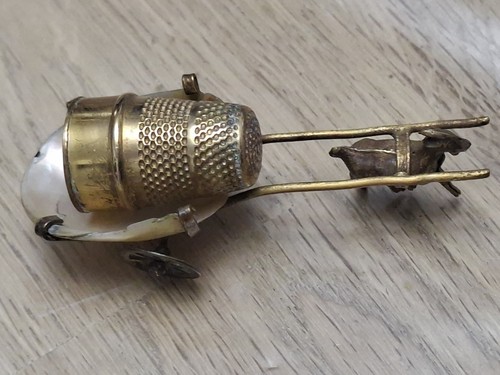 Antique thimble rest guildrd - thimble,