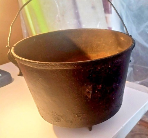 1800 cast iron - iron, stew/bean