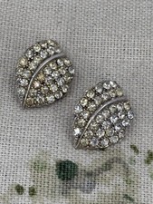 VINTAGE 1930s pair clear paste diamante glass set leaf dress/fur clips ART DECO