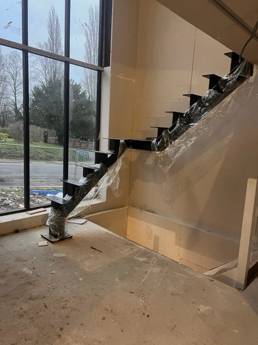 Central spine stair - central,