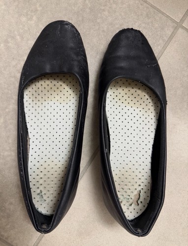 Extremely worn cabin crew flat - worn,