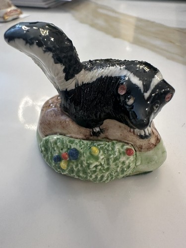 Basil matthews skunk figurine - matthews,