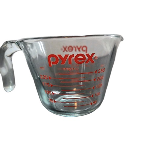 Pyrex red lettering - red,