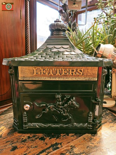 Green post box cast - green, aluminium