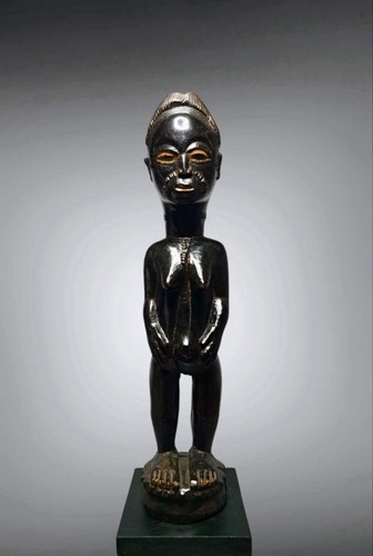Old wood carved blolo bla - ,