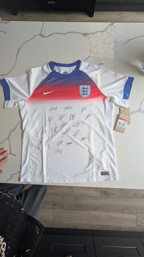 Signed england shirt lioness - signed,