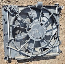 KIA SPORTAGE MK3 HYUNDAI IX35 2010-2015 1.7 CRDI DIESEL RADIATOR RAD PACK FAN