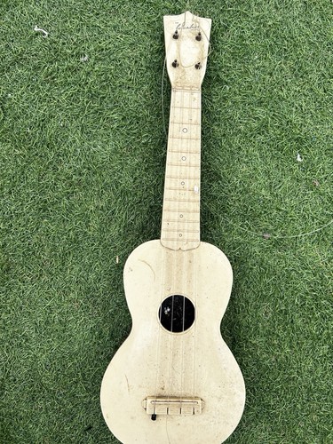 The columbian ukulele selco - by,