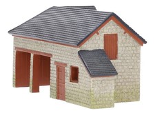 R8785 Hornby Skaledale OO Gauge Farm Tractor/ Plough Shed (Pre-Owned)