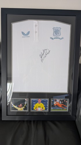 Signed framed allan mcgregor - signed,