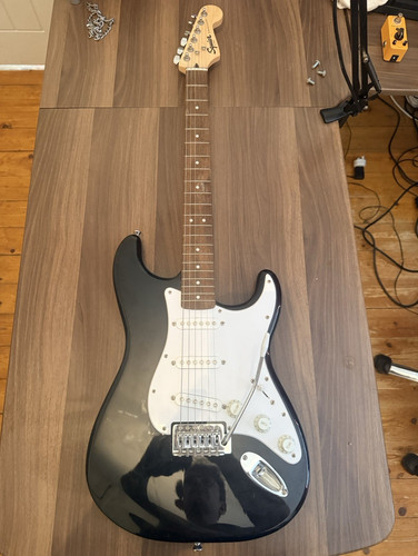 Squier stratocaster black - squier,