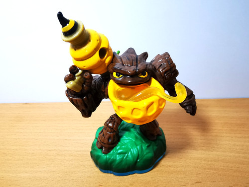 Bumble blast skylanders swap - bumble,