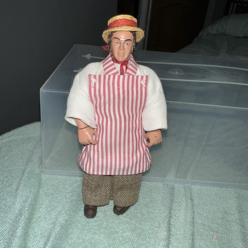 12th scale dolls house - dolls, shop