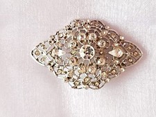 No. 20 *PRETTY VINTAGE LARGE DIAMANTE OVAL /DIAMOND SHAPED BROOCH, PROM WEDDING*