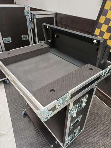 Yamaha dm7 mixer - flight, case