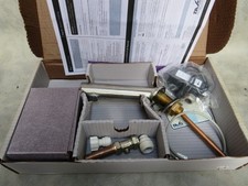 A UNUSED DVS AT03-012 FRANKE NO TOUCH AUTOMATIC TAP WITH FITTINGS