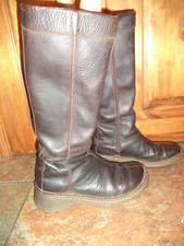 Ladies Dr Martens Boots Brown size 7 style 2B17 Zip fastening