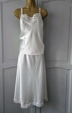 LADIES VTG M&S LIGHT CREAM SILKY SATIN POLYESTER HALF SLIP & CAMISOLE SIZE 18