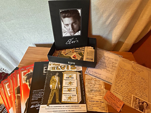 Elvis mixed memorabilia lot - elvis, in