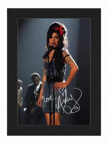 Amy winehouse signed autograph - amy,