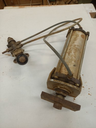 Pneumatic cylinder 150 - 75, x