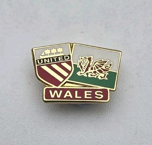 Manchester united wales pin - united,