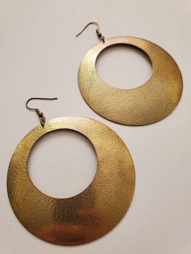 Very large goldtone metal - goldtone,