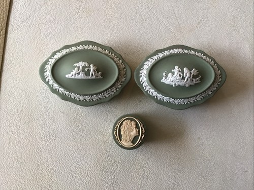 Items wedgwood green - 3,