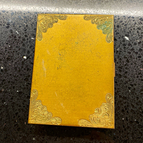 Gold tone metal musical