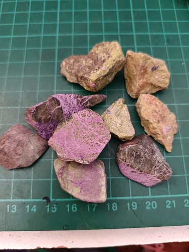 Stitchite atlantisite crystals - stitchite/atlantisite,