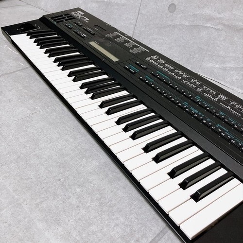 Yamaha dx7ii synthesizer - fm,