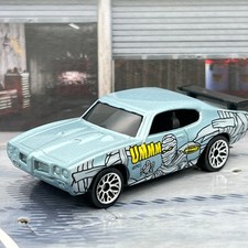 Matchbox '70 Pontiac GTO Metalflake Light Blue 2004 1:67 Diecast Car [19k]
