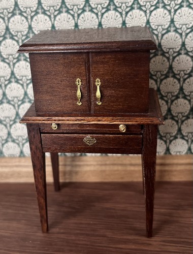 Dolls house artisan - house,