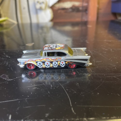 Hot wheels chevy diecast - '57,