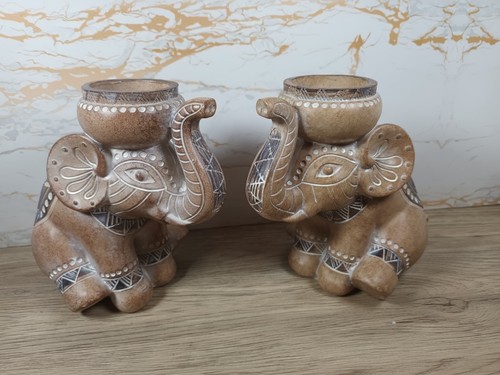 Set two elephant carved - of,