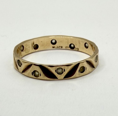 Beautiful 9ct gold and diamond - beautiful,