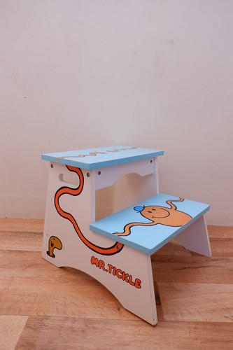 Men tickle wooden - mr, mr